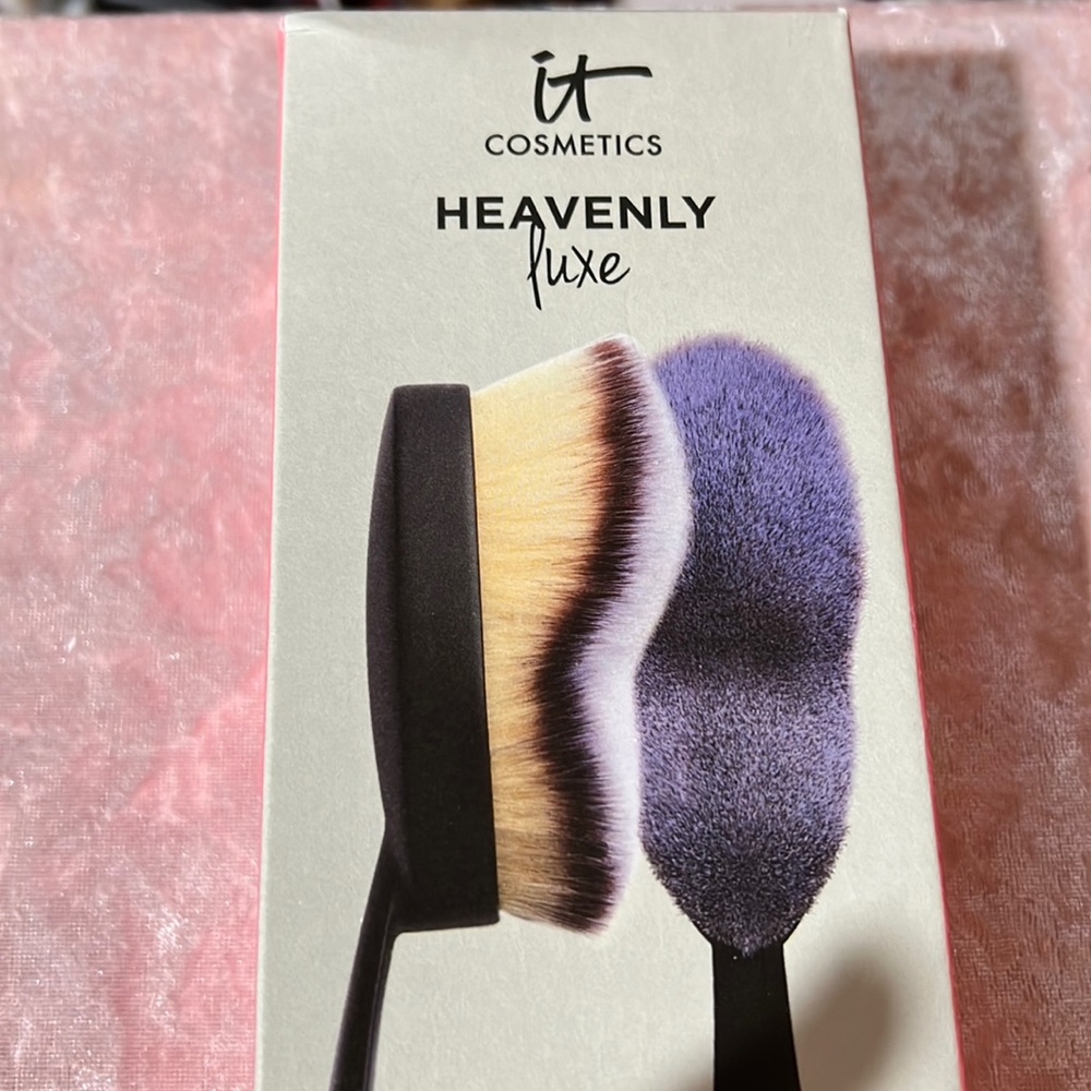 IT Cosmetics Heavenly Luxe Body Foundation Brush #28 NIB